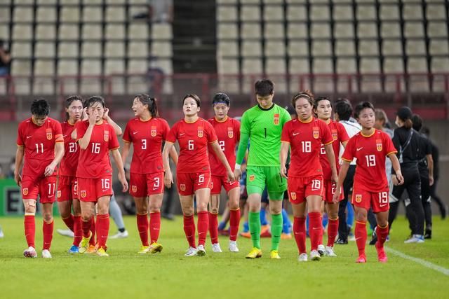 他将头埋进双腿间吮小核图片